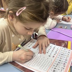 Учи и се забавлявай на английски: Пет интерактивни и игрови метода в обучението