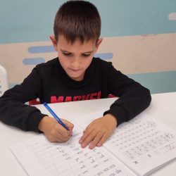 Тайната за детския почерк: Как писането формира мозъка на децата