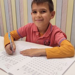 Тайната за детския почерк: Как писането формира мозъка на децата