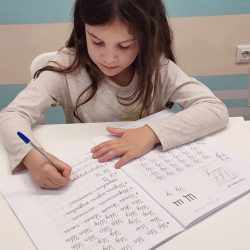Тайната за детския почерк: Как писането формира мозъка на децата