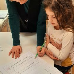 Тайната за детския почерк: Как писането формира мозъка на децата